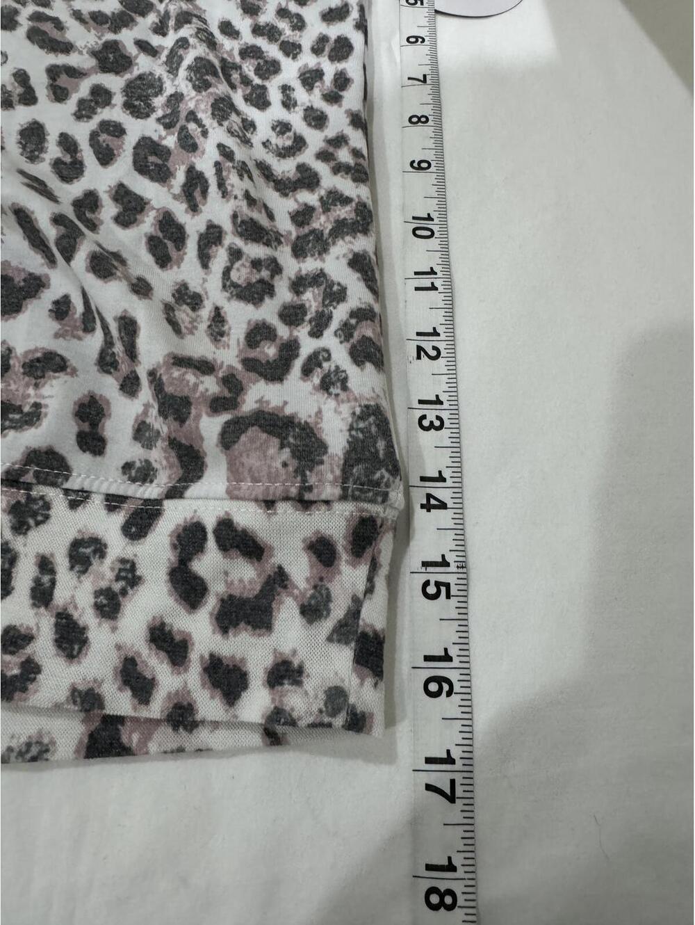 NWT Buc-ee’s Leopard Print Fleece Pullover Gray & Pink Plus 2X Cozy Loungewear - Picture 8 of 9